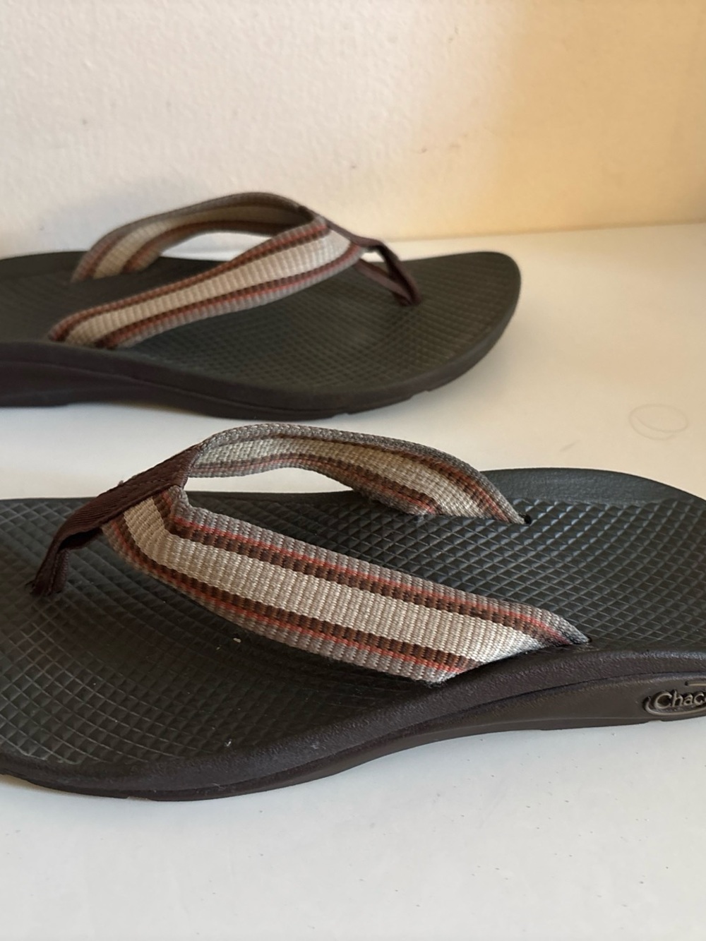 Chaco Brown Flip Flop Sandals with Striped Webbing 7 w - Picture 2 of 6